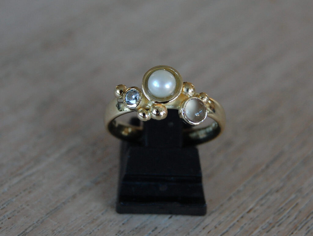 ring goud parel zirkonia maansteen