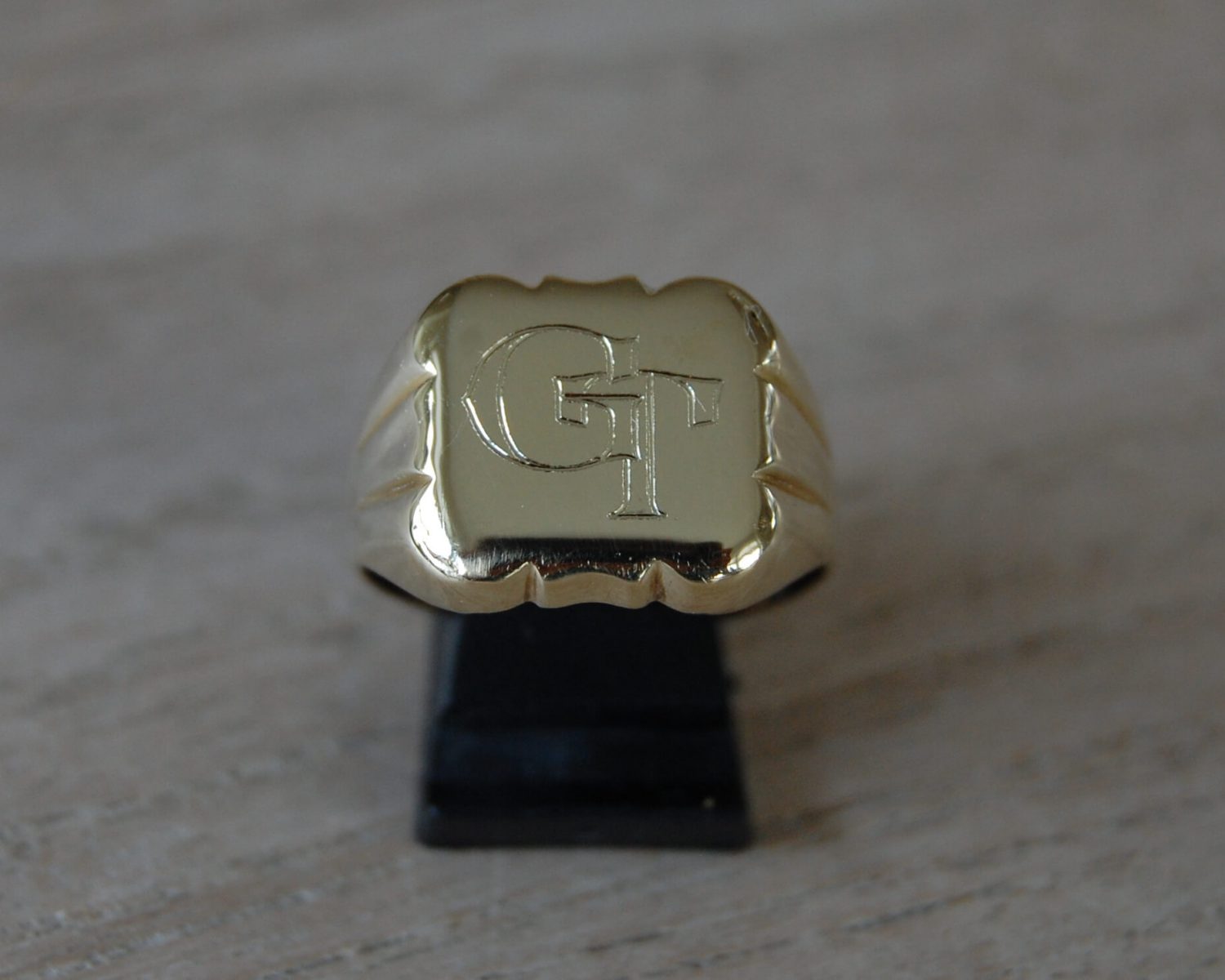 zegelring goud monogram