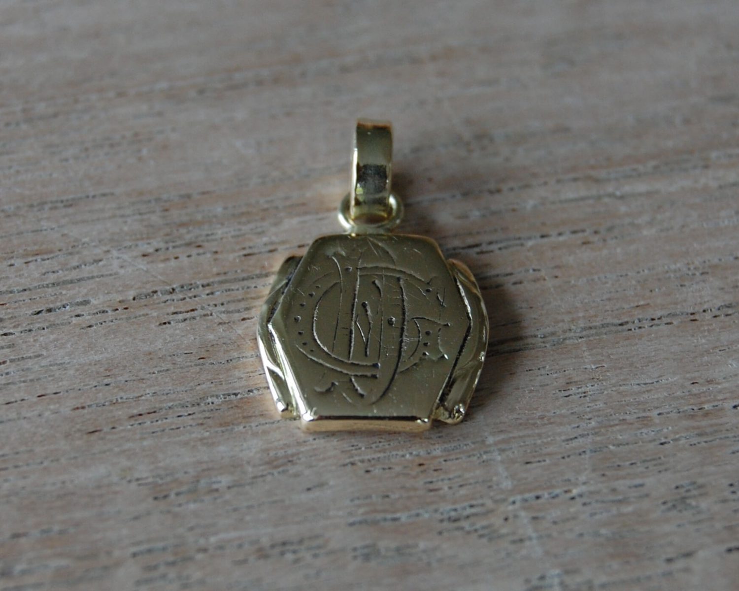 hanger zegel goud