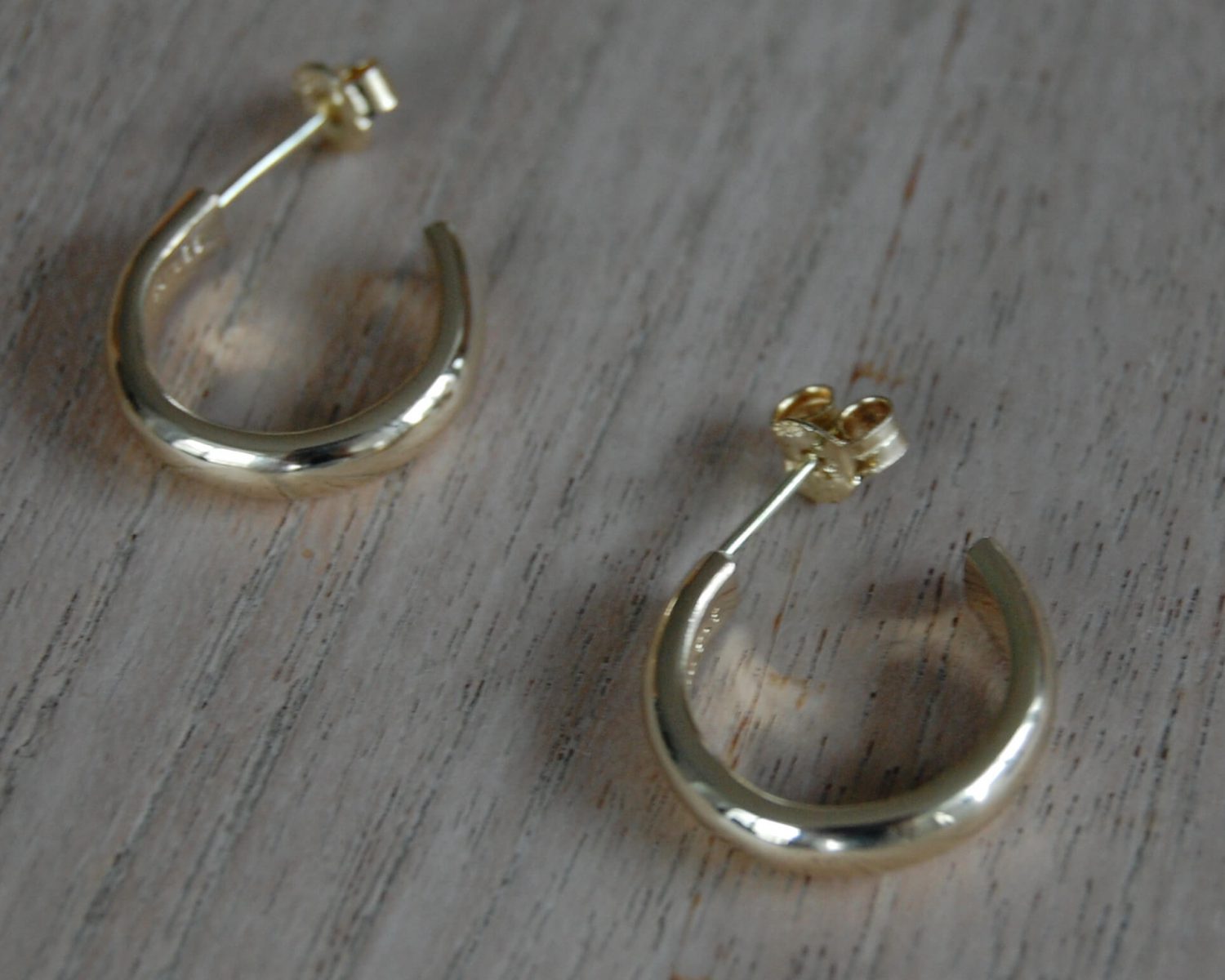 Creolen gemaakt naar aangeleverd model uit aangeleverde gouden sieraden.
