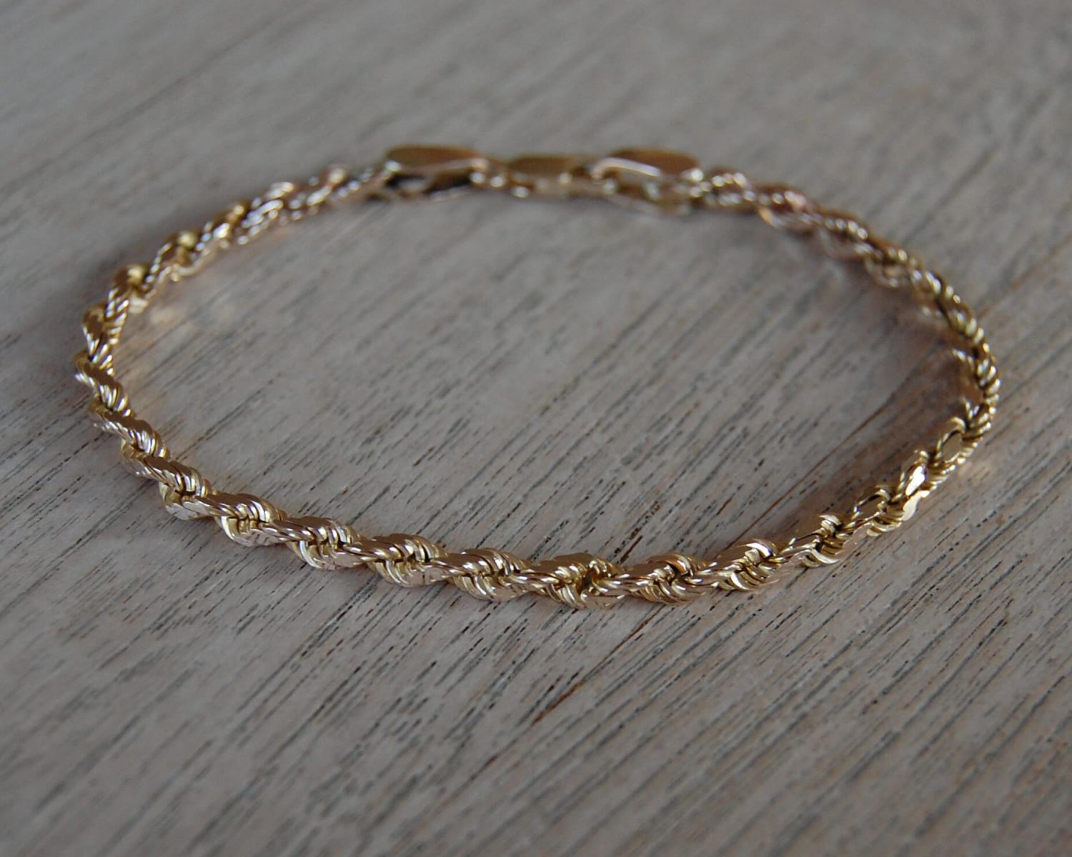 Armband gemaakt van een deel van een bestaand gouden collier.