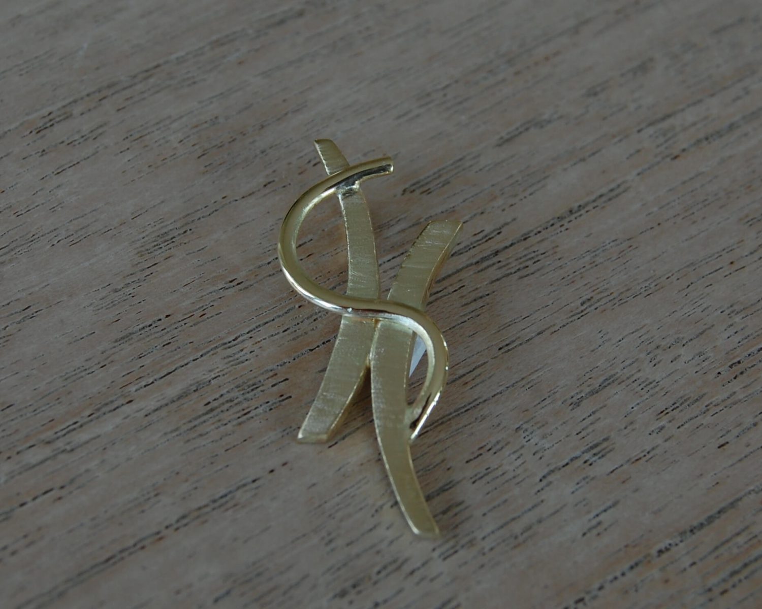 Hanger gemaakt uit aangeleverde gouden sieraden.