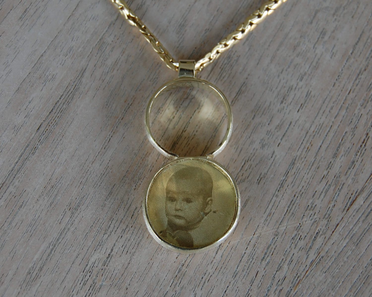 hanger goud babyfoto