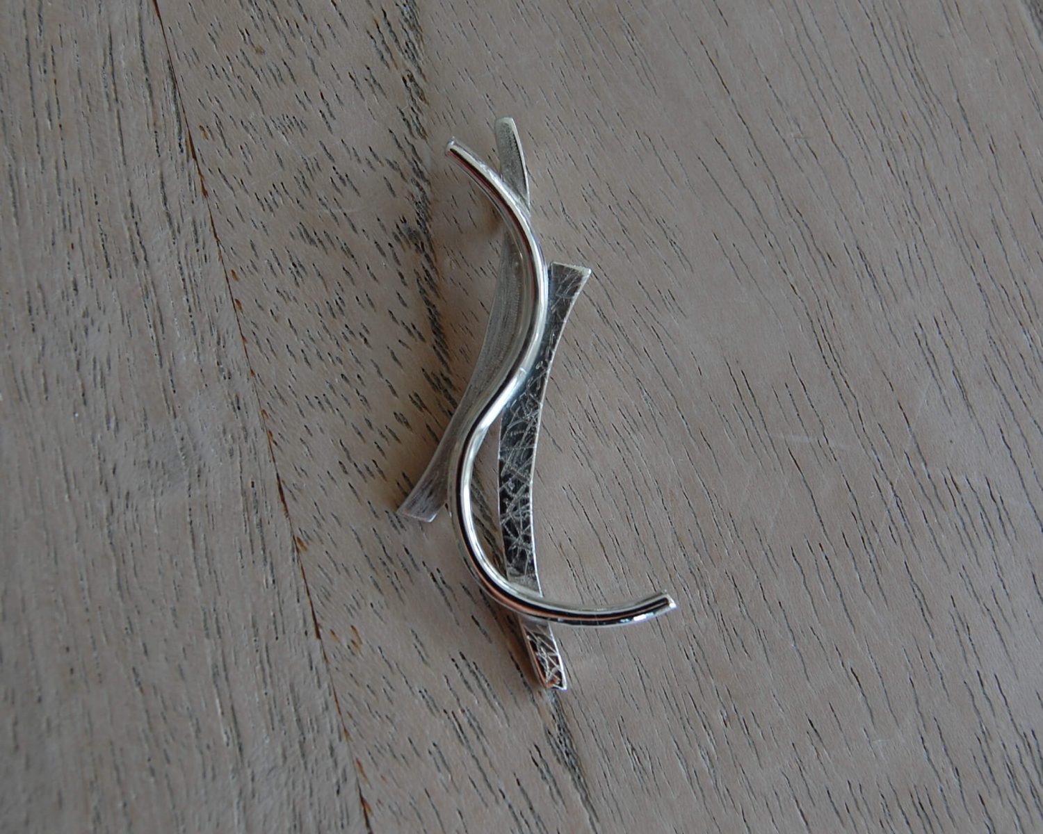 Symbolische hanger gemaakt uit aangeleverde zilveren ring.