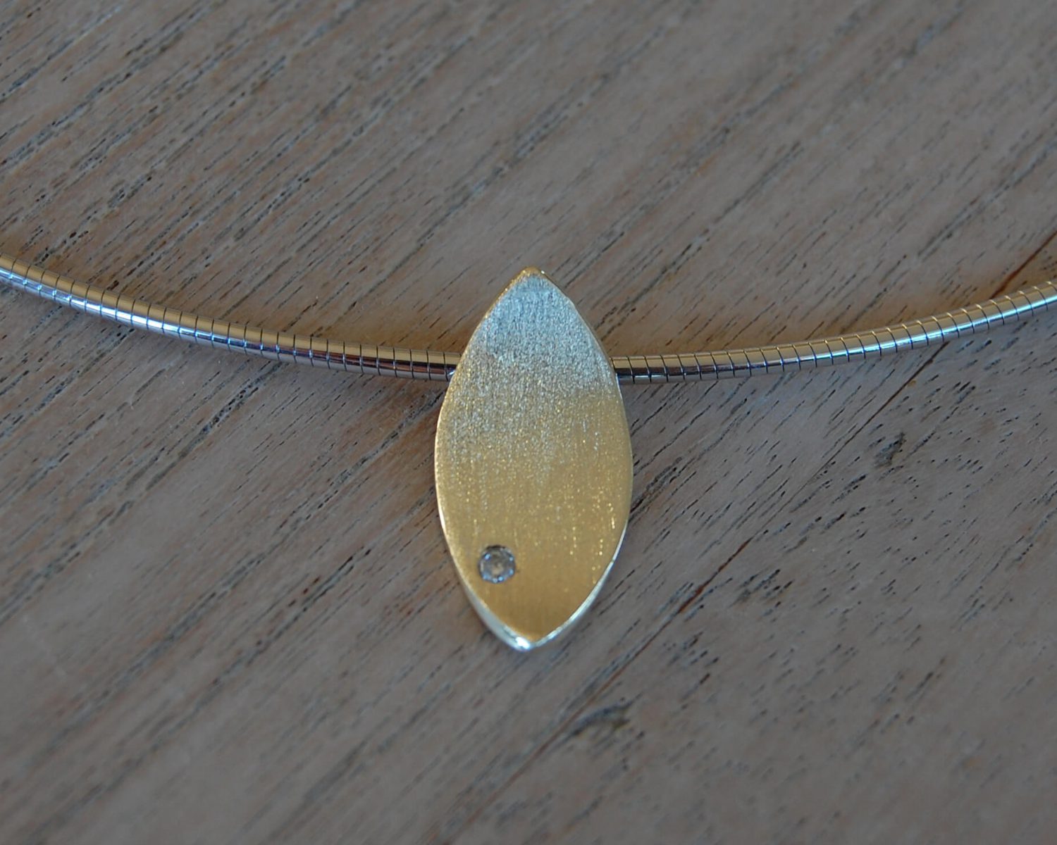 hanger geelgoud diamant collier witgoud