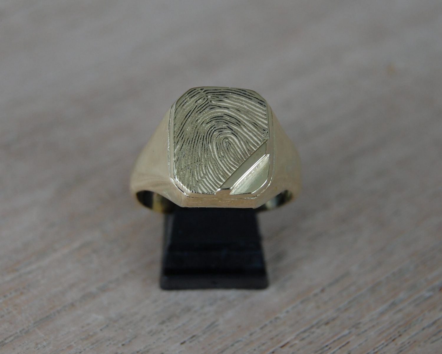 herenring goud vingerafdruk