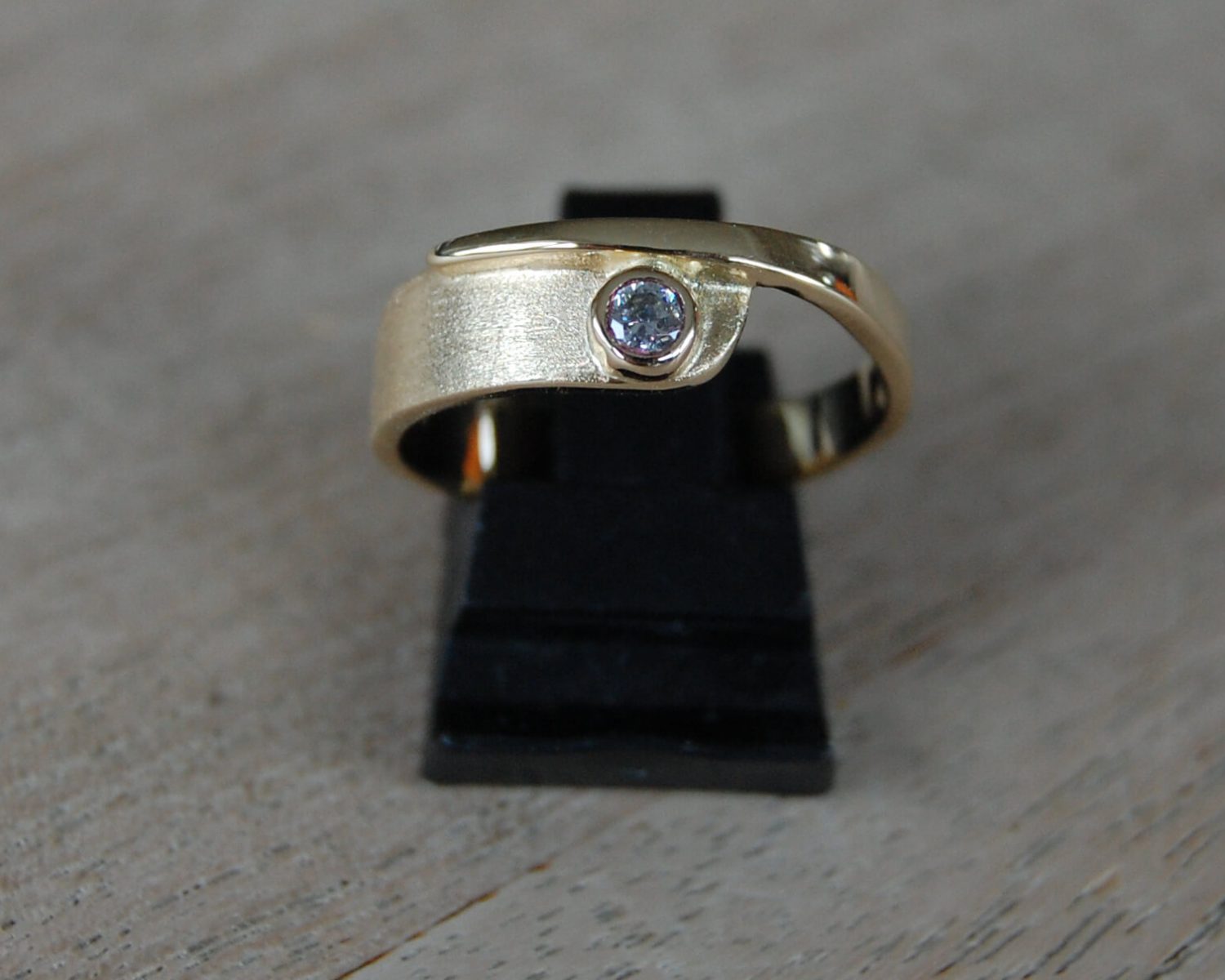 ring goud zirkonia