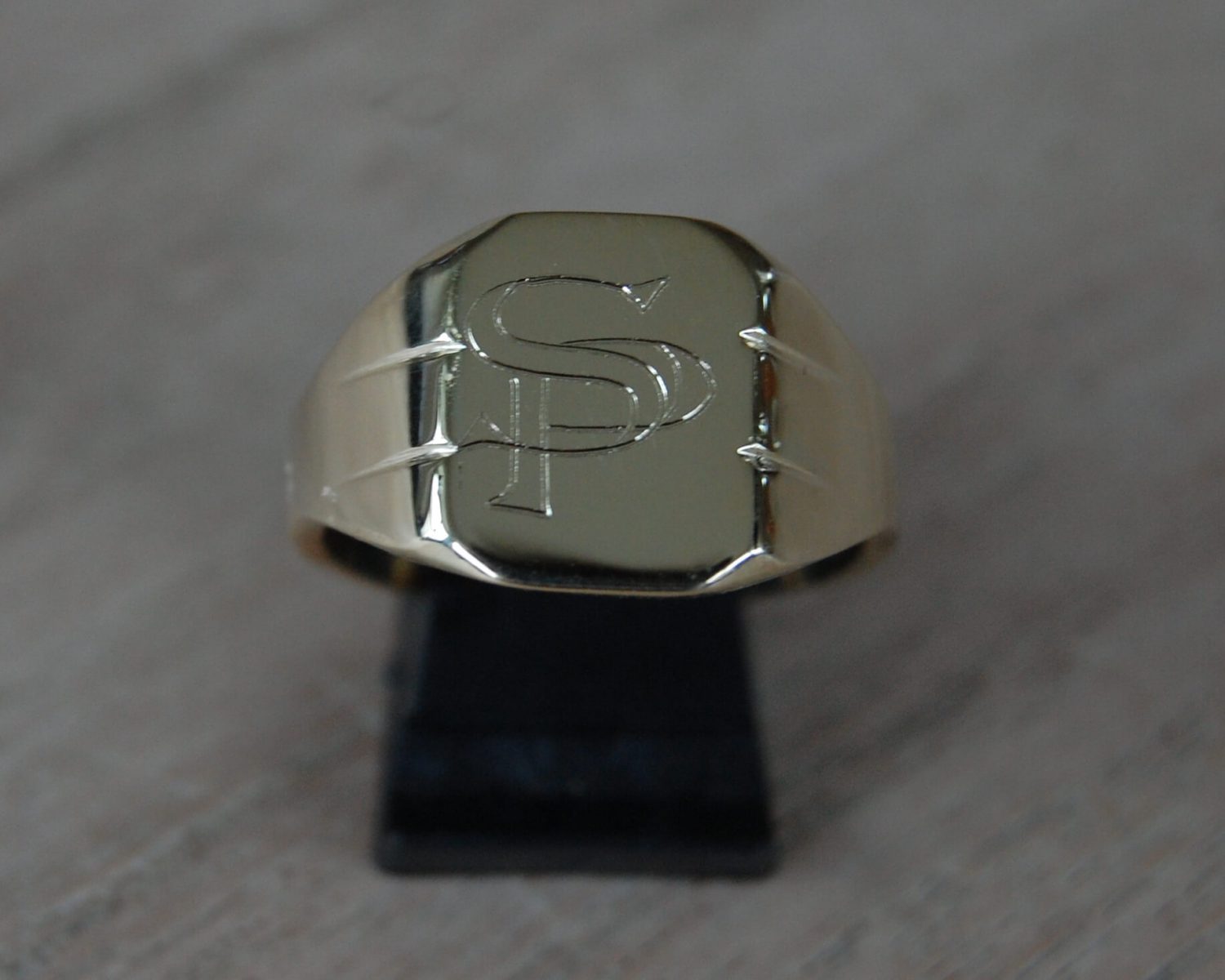 ring goud monogram