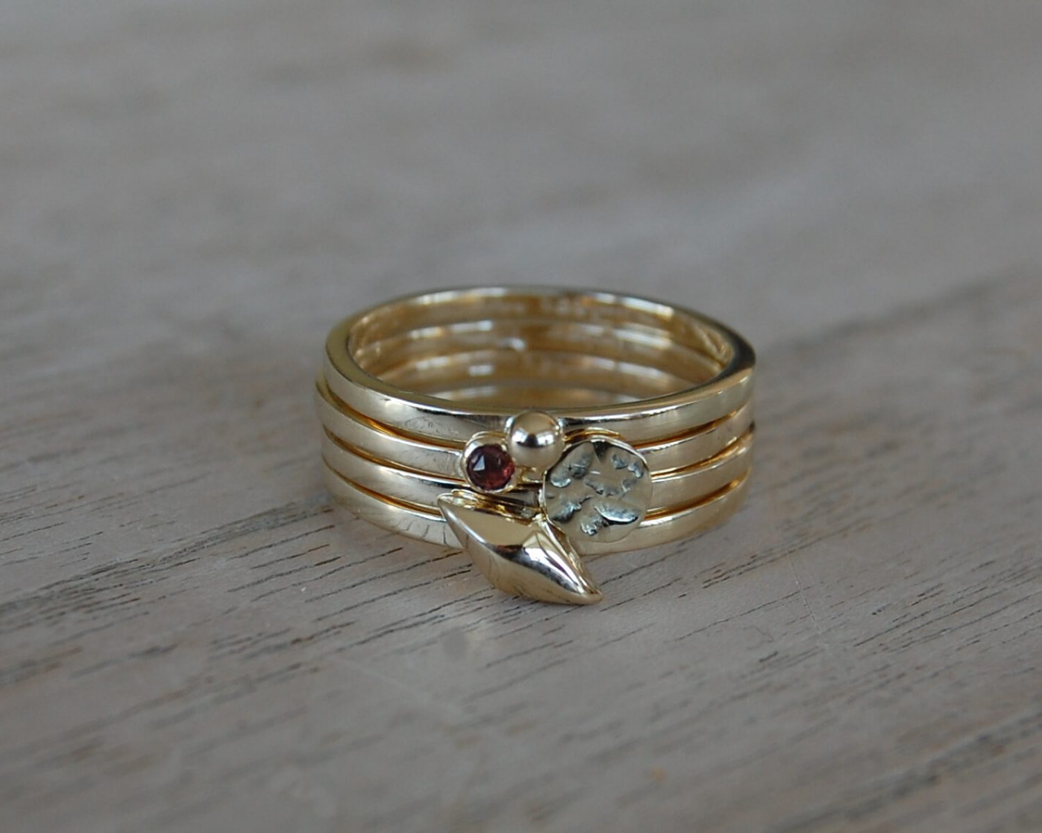 ringen goud granaat