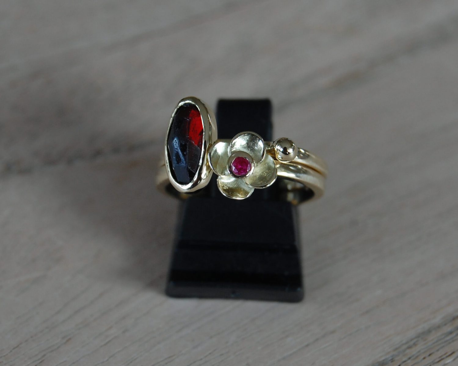 ring goud granaat robijn