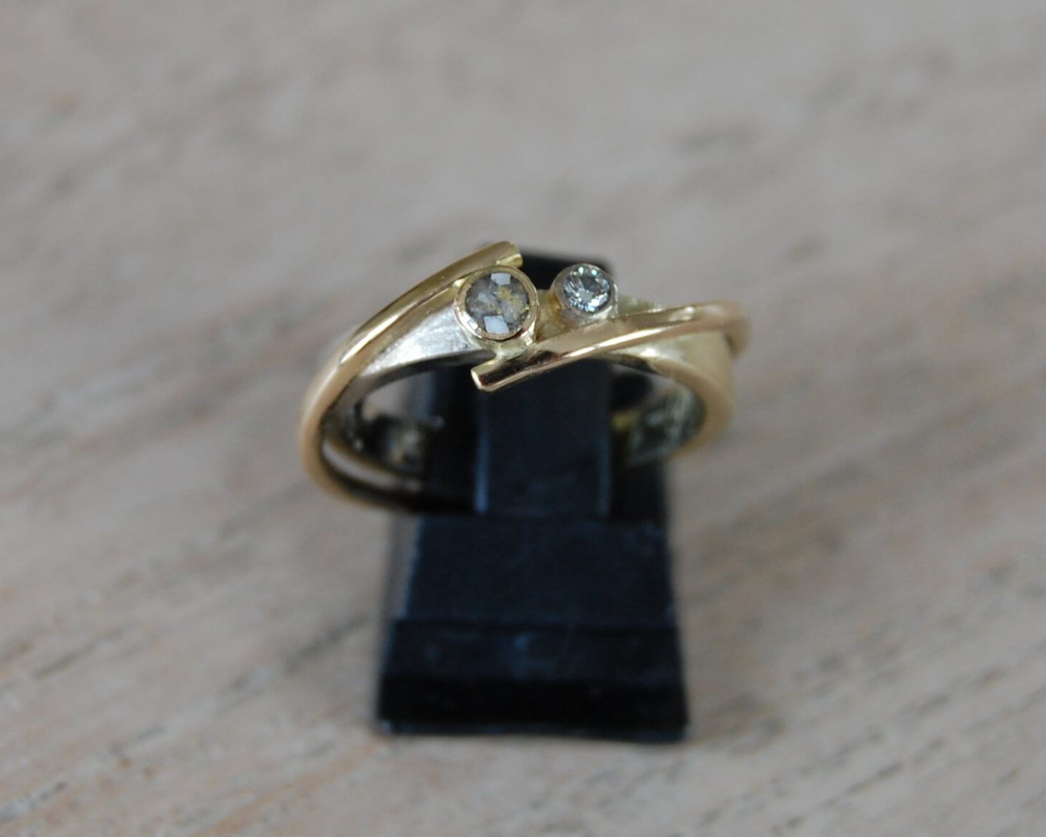 ring geelgoud witgoud diamant as epoxyhars
