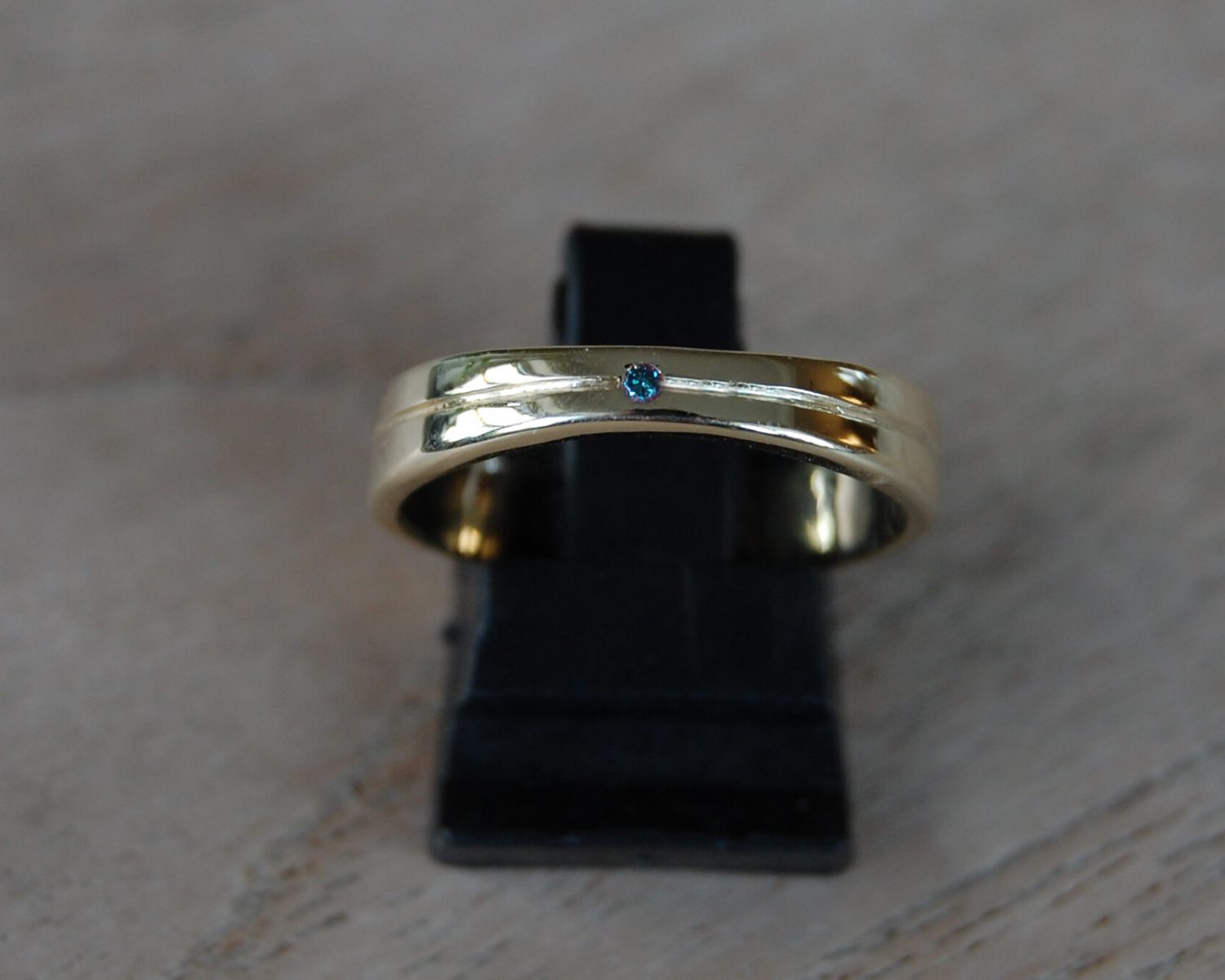 ring goud blauwe diamant
