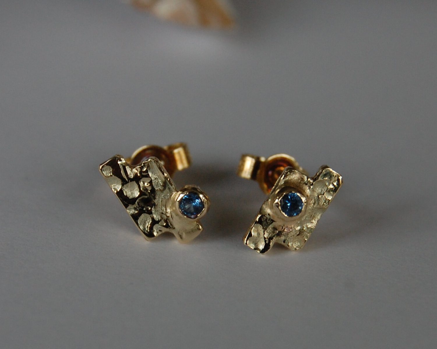 oorbellen goud spinel