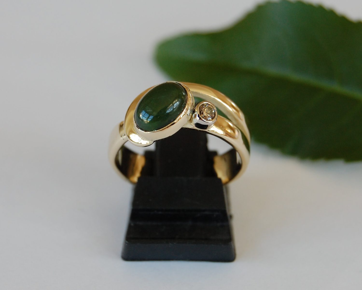 ring goud nefriet bruine diamant