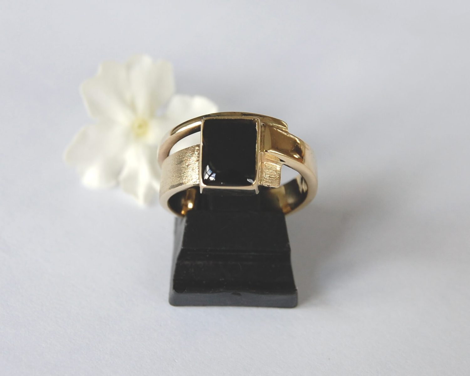 ring goud onyx epoxyhars
