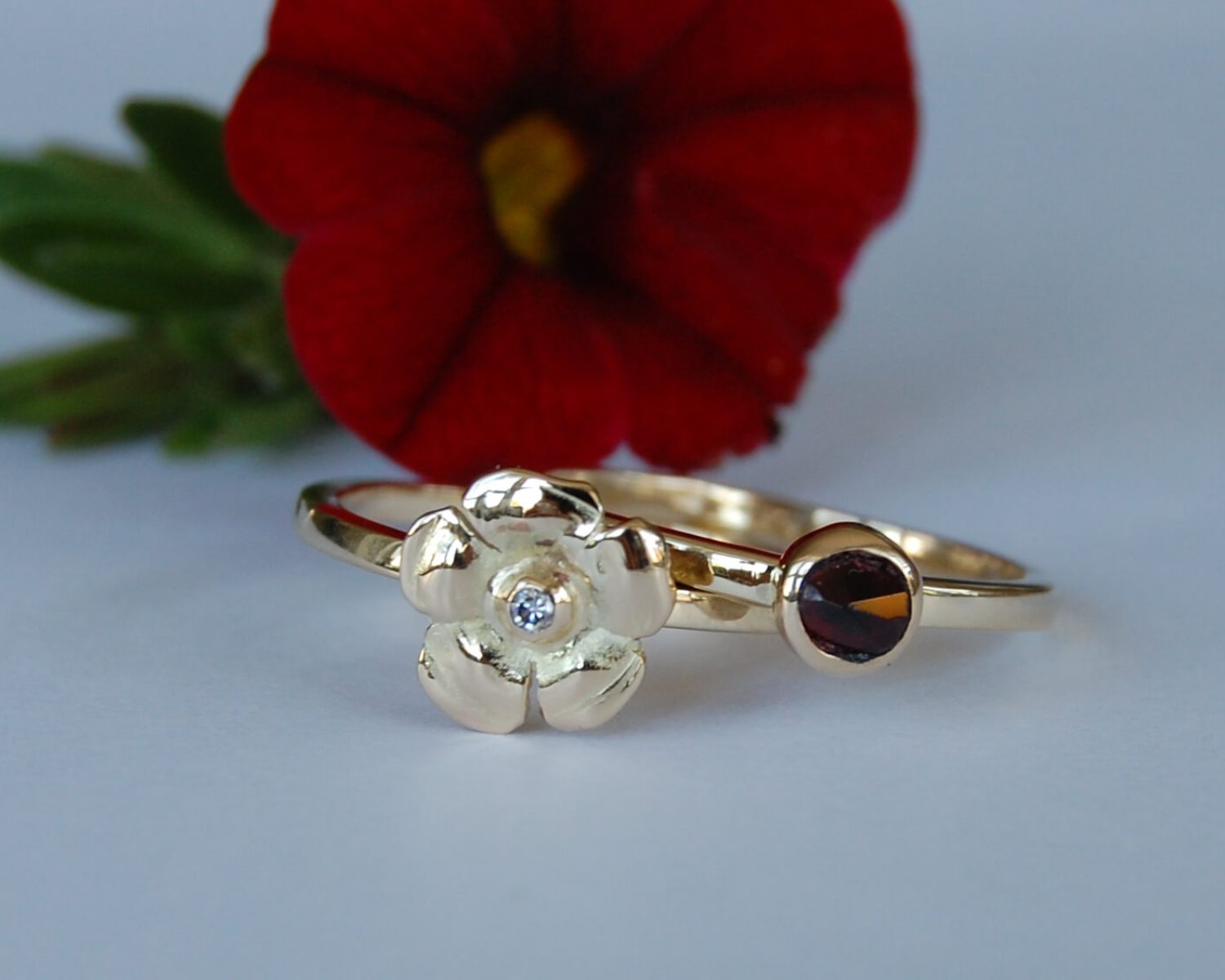 ringen goud diamant granaat