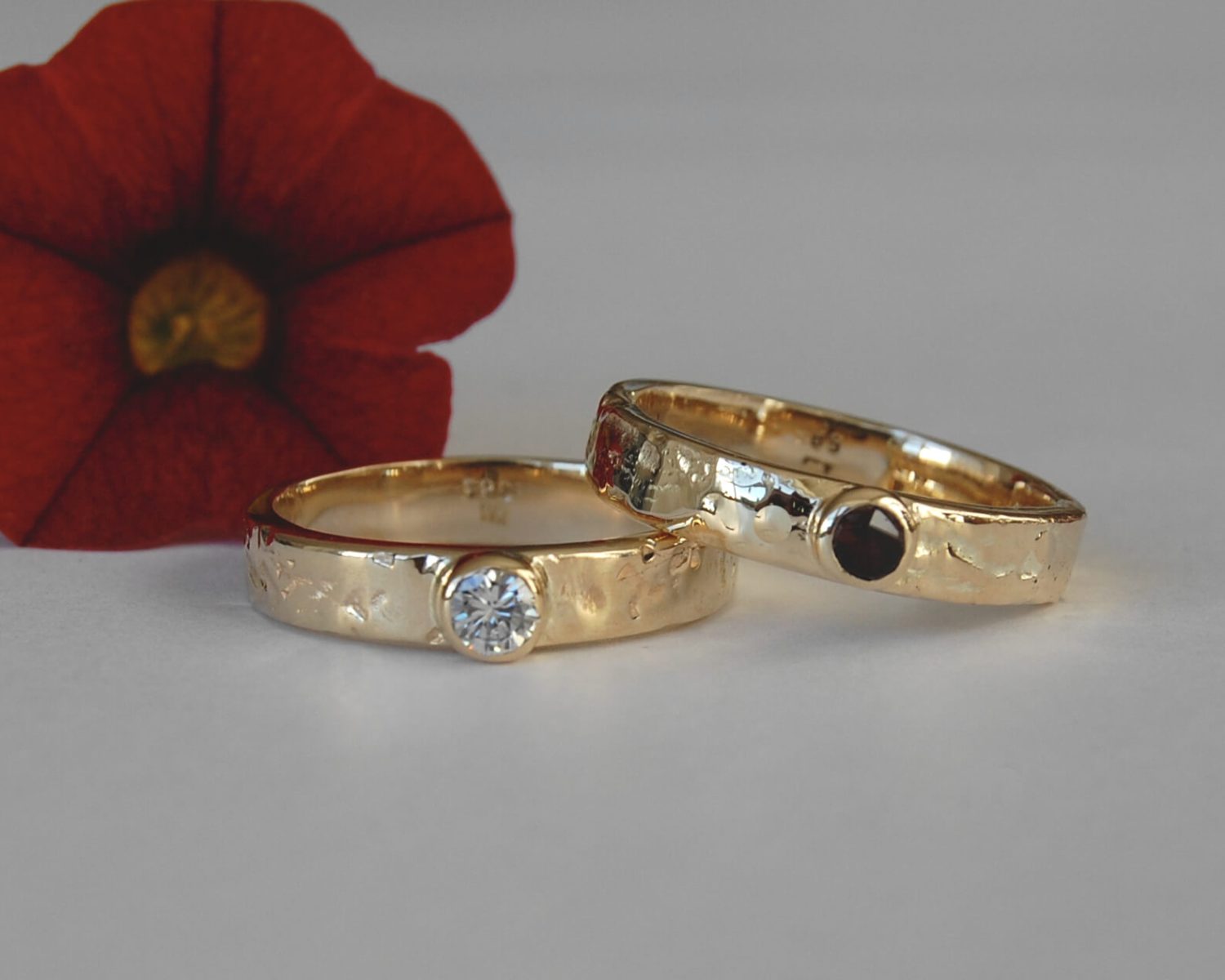ringen goud diamant granaat
